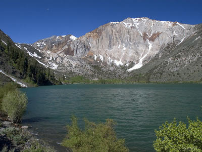 eastern sierra navada mountains and lake